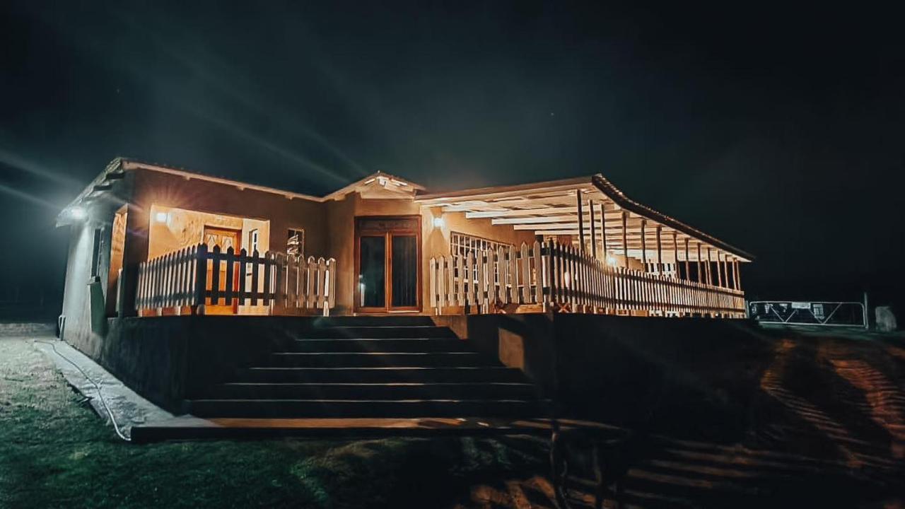 Rocks & Roses Farm Stay Lochiel Экстерьер фото
