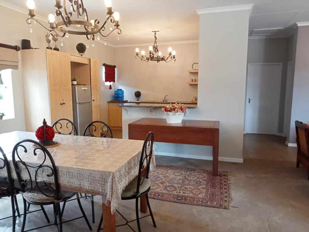 Rocks & Roses Farm Stay Lochiel Экстерьер фото