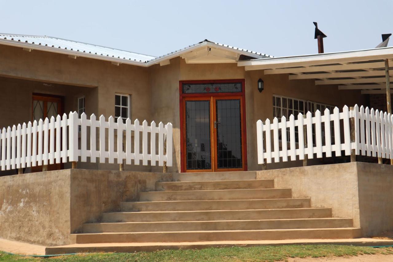 Rocks & Roses Farm Stay Lochiel Экстерьер фото